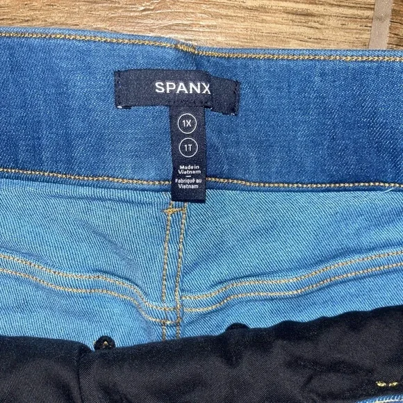 Spanx Spanxshape EveryWear Cropped Wide Leg Jeans with Patch Pockets - Picture 4 of 5